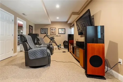 121 Ashbrook Drive Cranston RI 02921