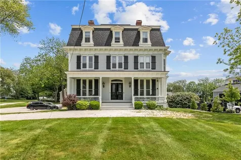 2951 East Main Road Portsmouth RI 02871