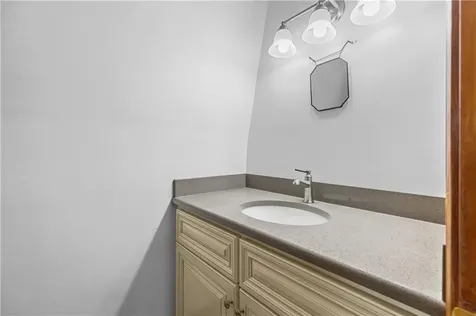 2951 East Main Road Portsmouth RI 02871