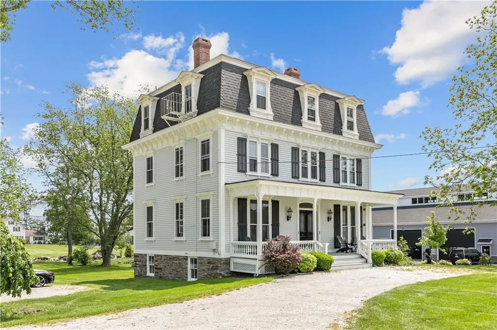 2951 East Main Road Portsmouth RI 02871