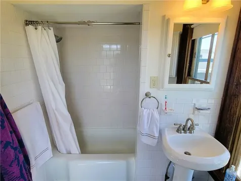 2951 East Main Road Portsmouth RI 02871