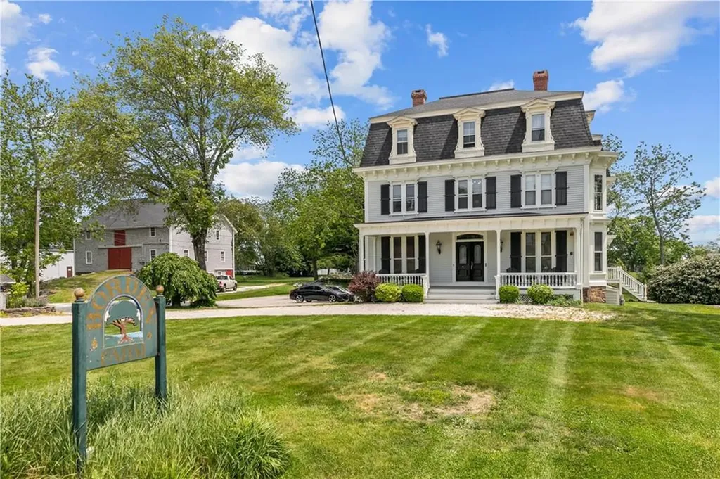 2951 East Main Road Portsmouth RI 02871