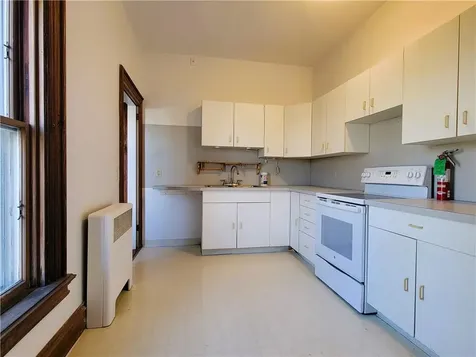 2951 East Main Road Portsmouth RI 02871