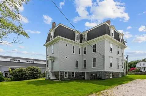 2951 East Main Road Portsmouth RI 02871