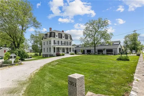 2951 East Main Road Portsmouth RI 02871