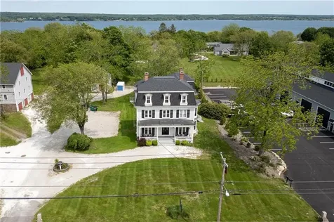 2951 East Main Road Portsmouth RI 02871