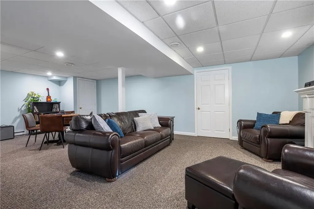 15 Leonard Drive North Smithfield RI 02896