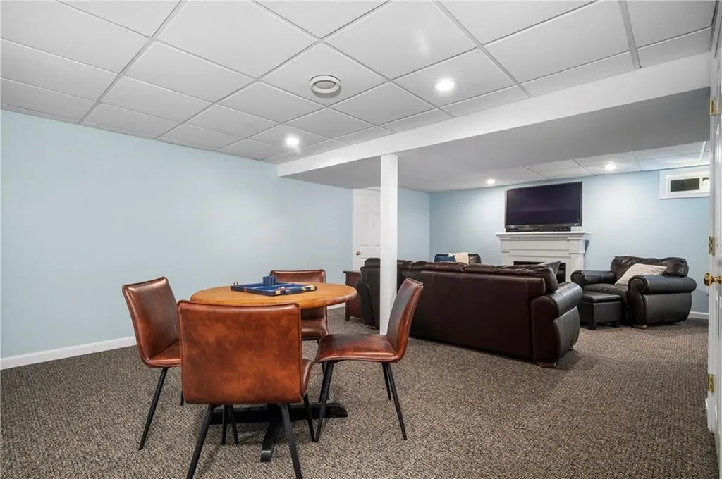 15 Leonard Drive North Smithfield RI 02896