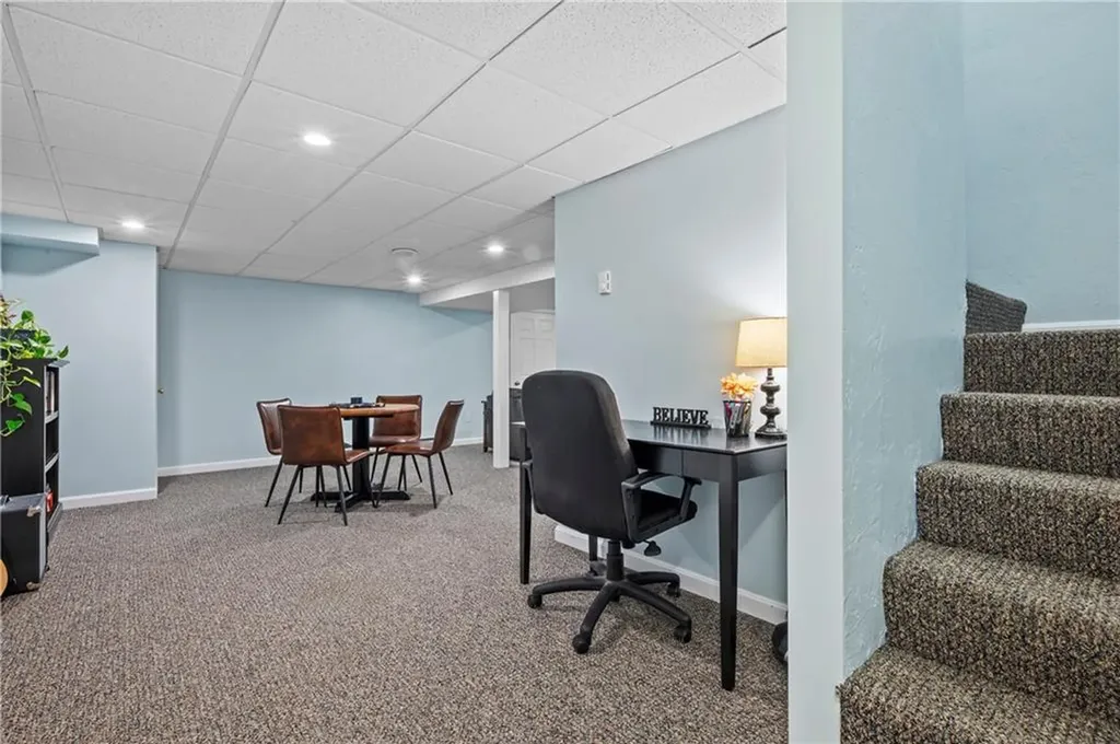 15 Leonard Drive North Smithfield RI 02896