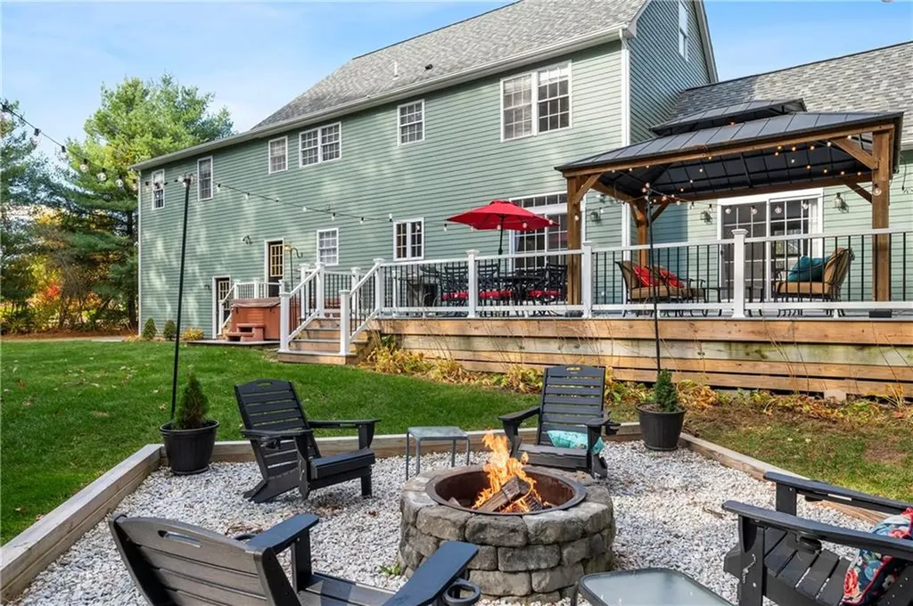 15 Leonard Drive North Smithfield RI 02896