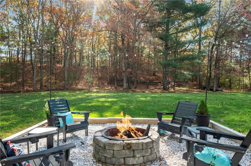 15 Leonard Drive North Smithfield RI 02896