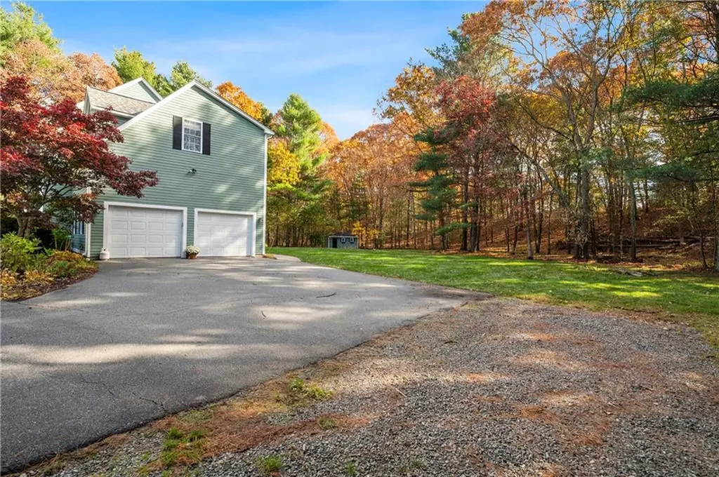 15 Leonard Drive North Smithfield RI 02896