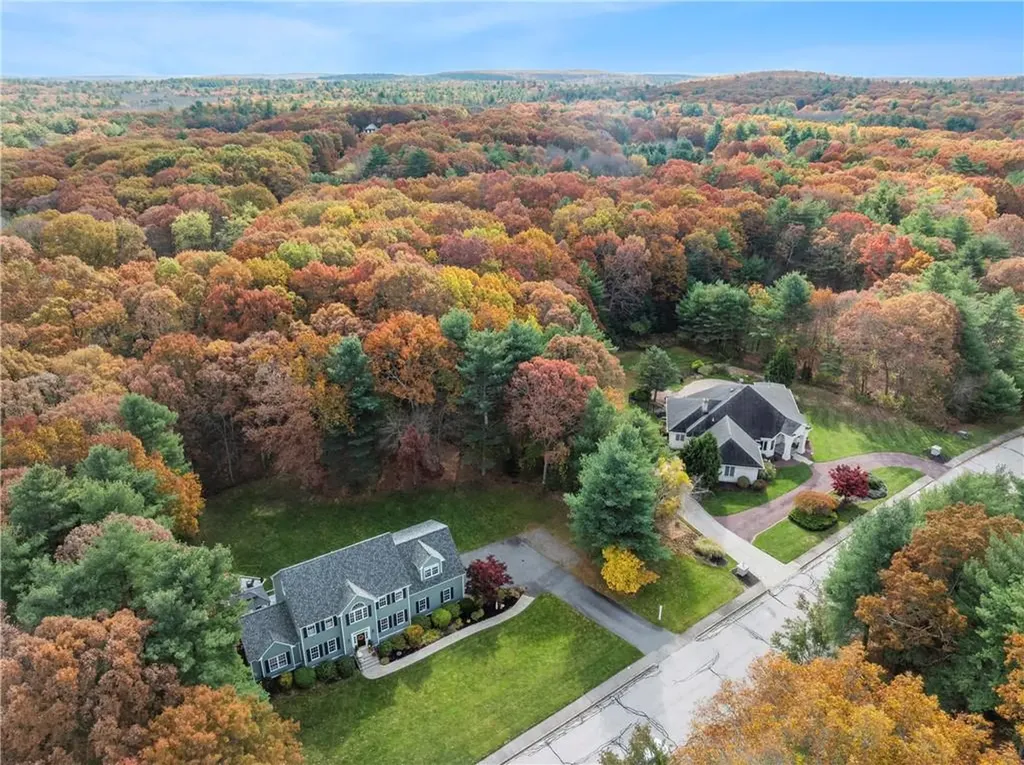 15 Leonard Drive North Smithfield RI 02896