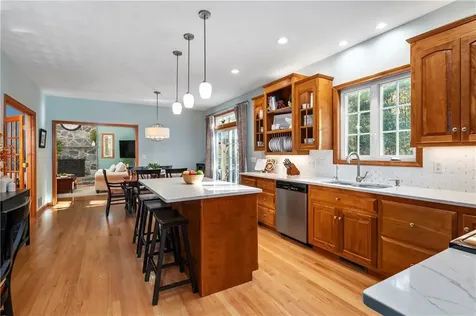 15 Leonard Drive North Smithfield RI 02896