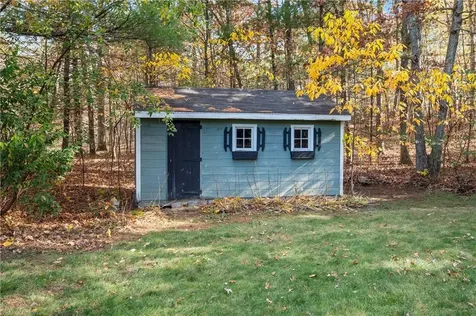 15 Leonard Drive North Smithfield RI 02896