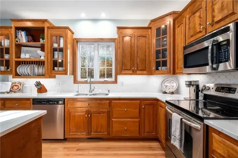 15 Leonard Drive North Smithfield RI 02896