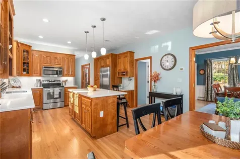 15 Leonard Drive North Smithfield RI 02896