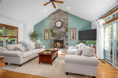 15 Leonard Drive North Smithfield RI 02896