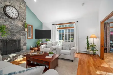 15 Leonard Drive North Smithfield RI 02896