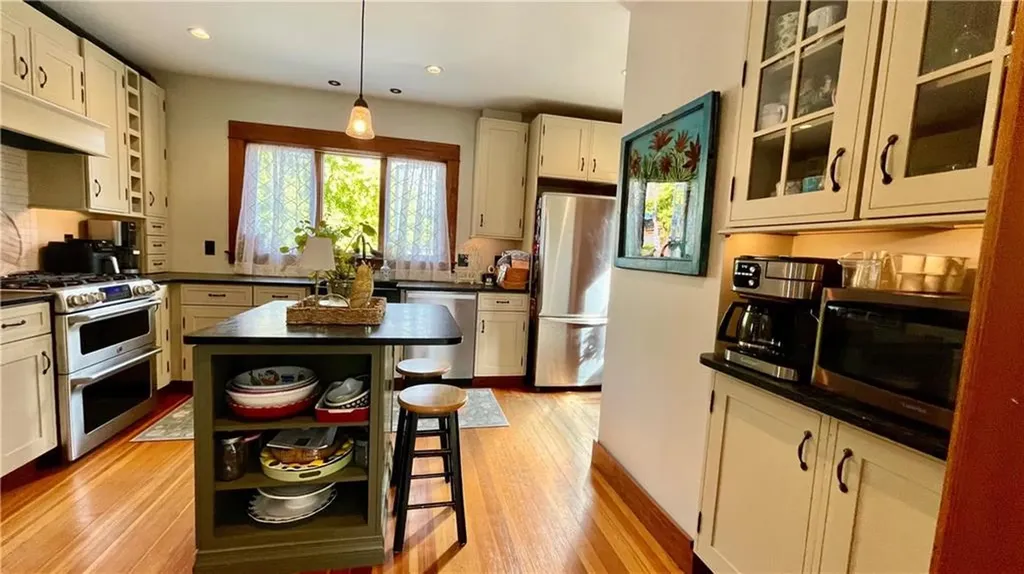 11 White Street Newport RI 02840
