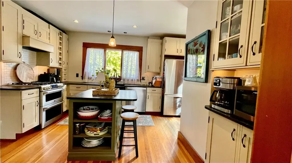 11 White Street Newport RI 02840