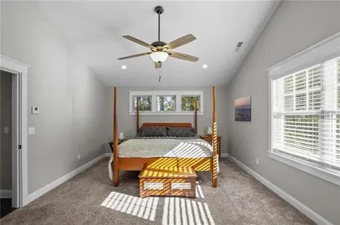 13 Vanderbilt Lane Portsmouth RI 02871