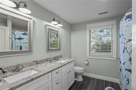 13 Vanderbilt Lane Portsmouth RI 02871