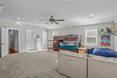 13 Vanderbilt Lane Portsmouth RI 02871