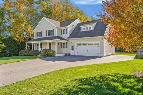 13 Vanderbilt Lane Portsmouth RI 02871