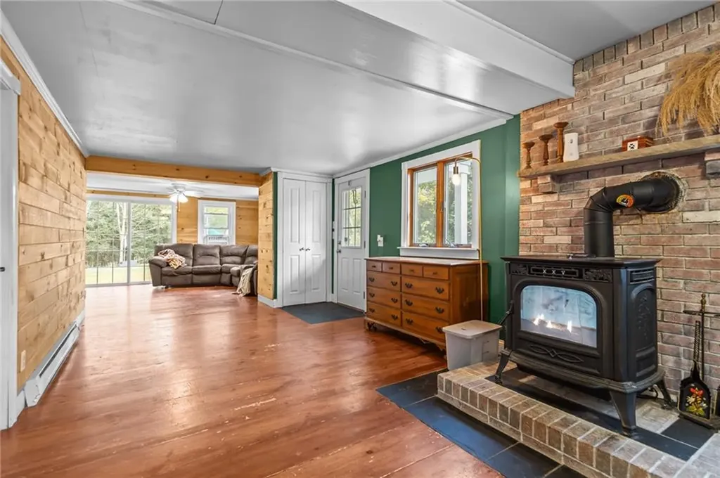 6 North Road Foster RI 02825