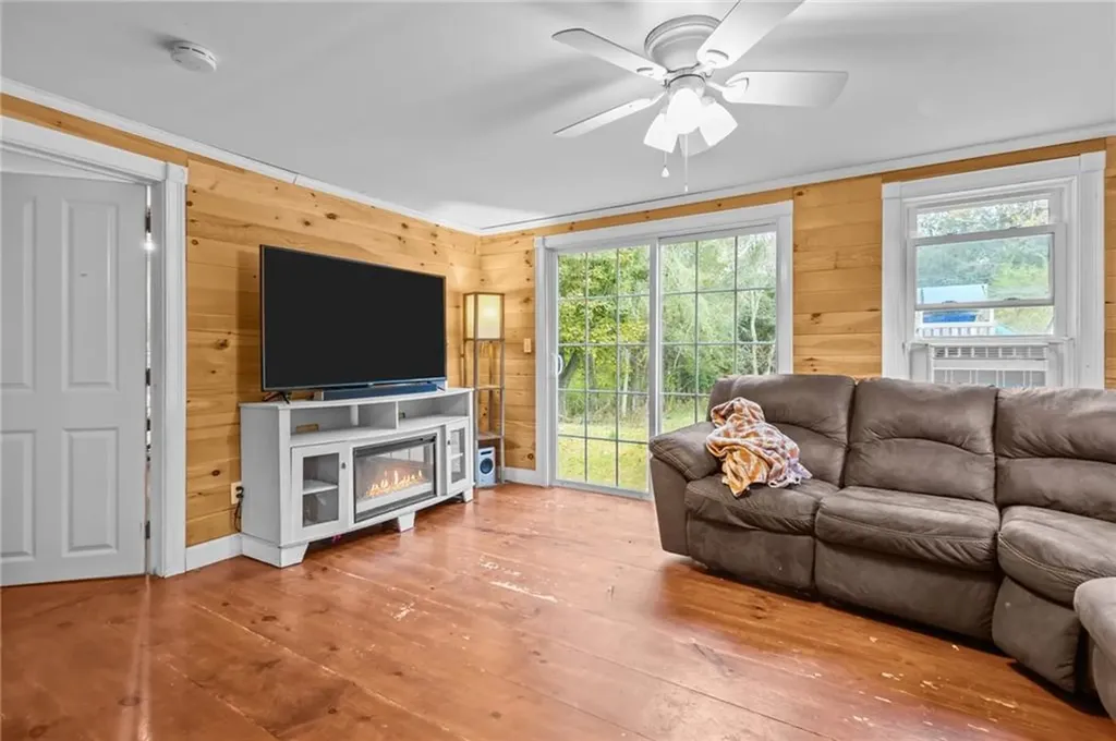 6 North Road Foster RI 02825