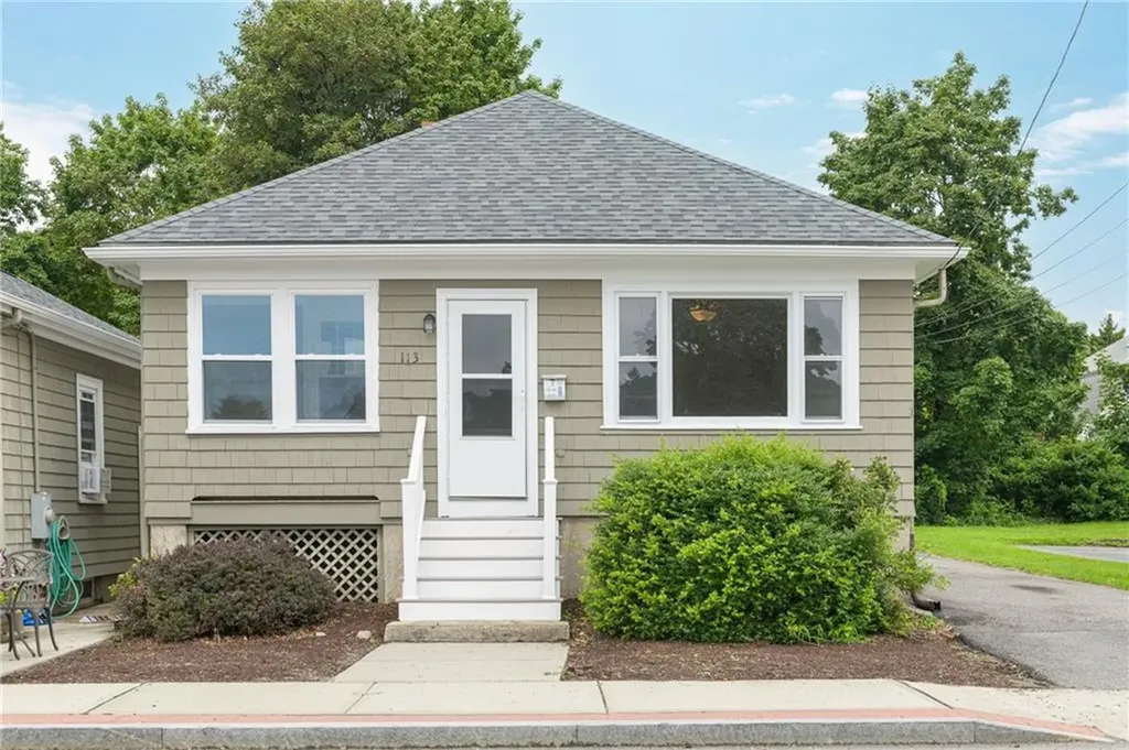 113 Maple Avenue Barrington RI 02806