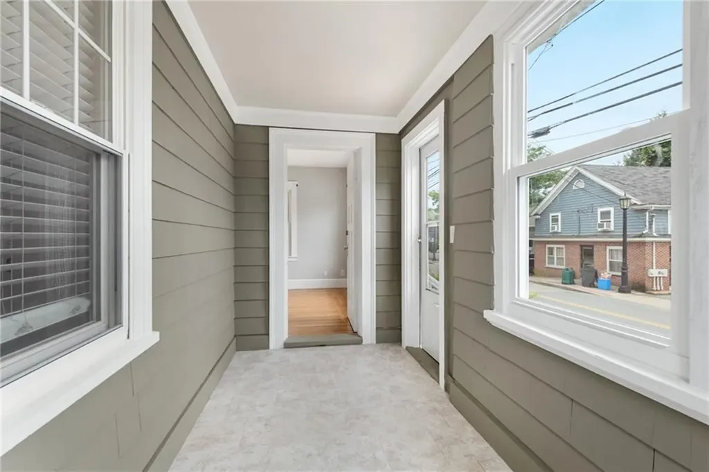 113 Maple Avenue Barrington RI 02806