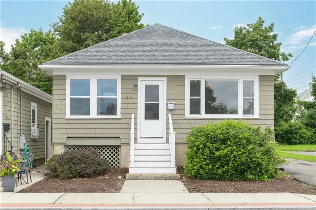 113 Maple Avenue Barrington RI 02806