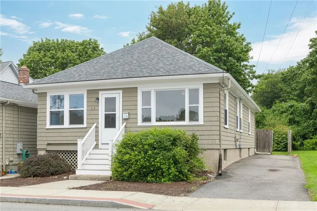 113 Maple Avenue Barrington RI 02806