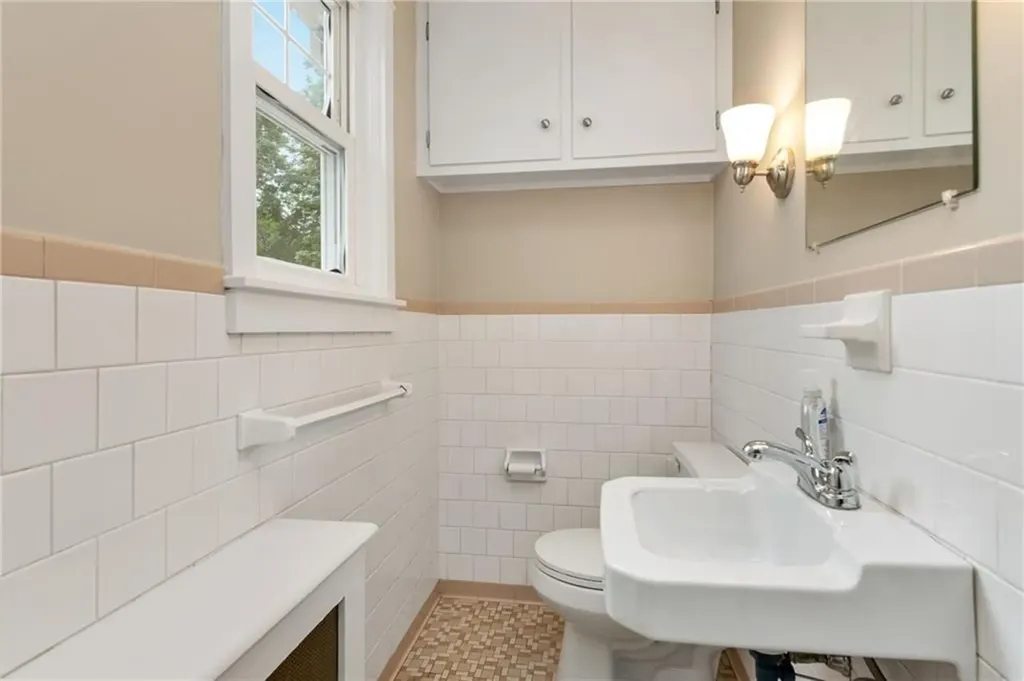 113 Maple Avenue Barrington RI 02806