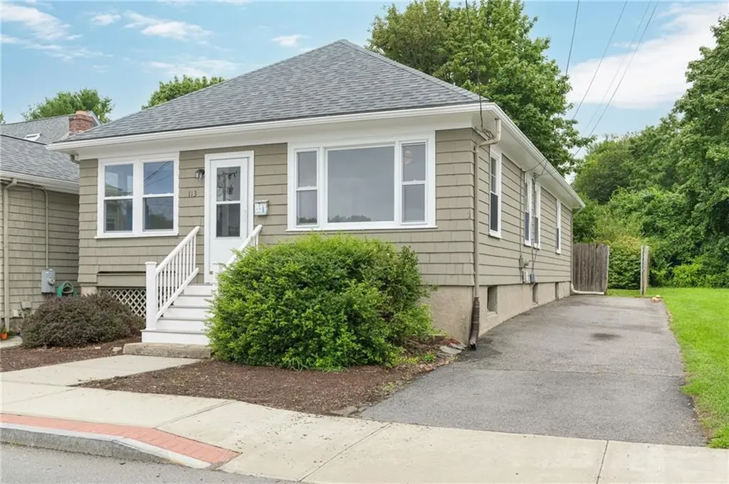 113 Maple Avenue Barrington RI 02806