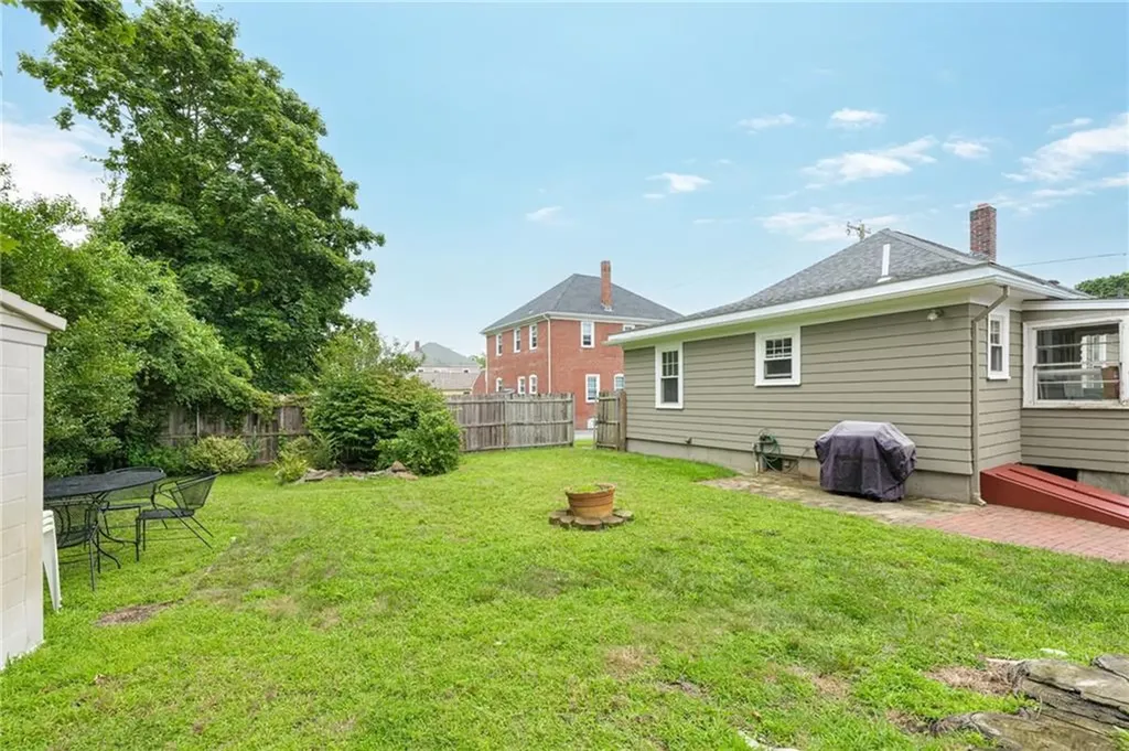 113 Maple Avenue Barrington RI 02806