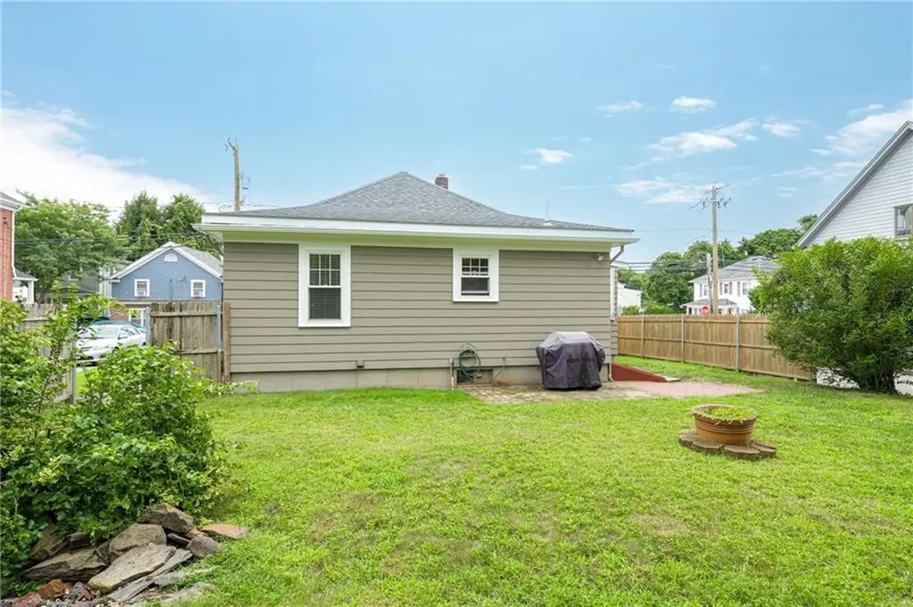 113 Maple Avenue Barrington RI 02806