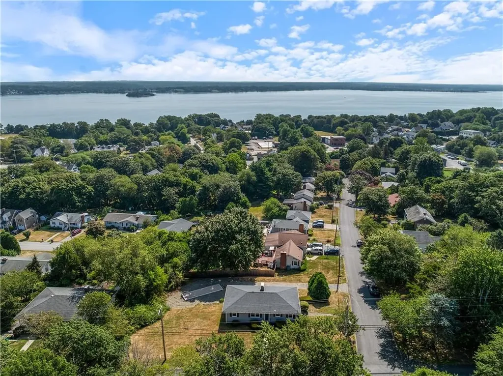 62 Education Lane Portsmouth RI 02871