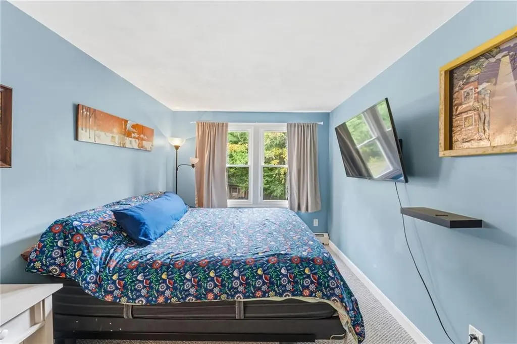 6 Hazelton Road Barrington RI 02806