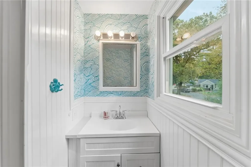 6 Hazelton Road Barrington RI 02806