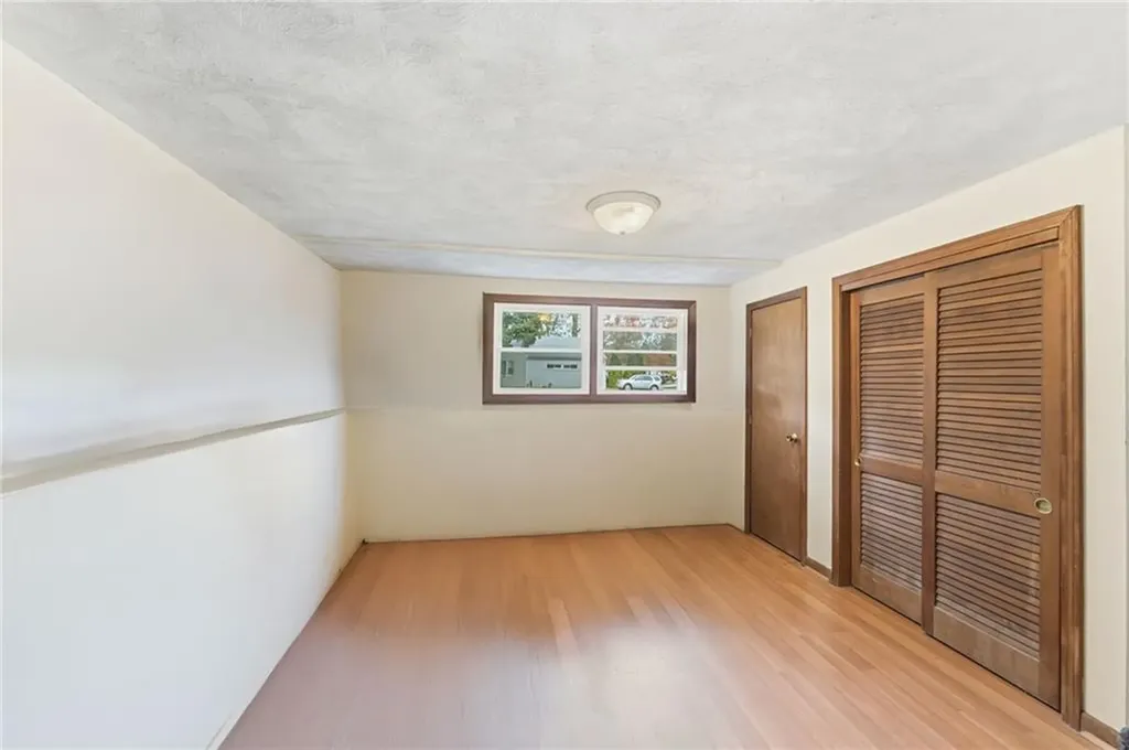 6 Hazelton Road Barrington RI 02806