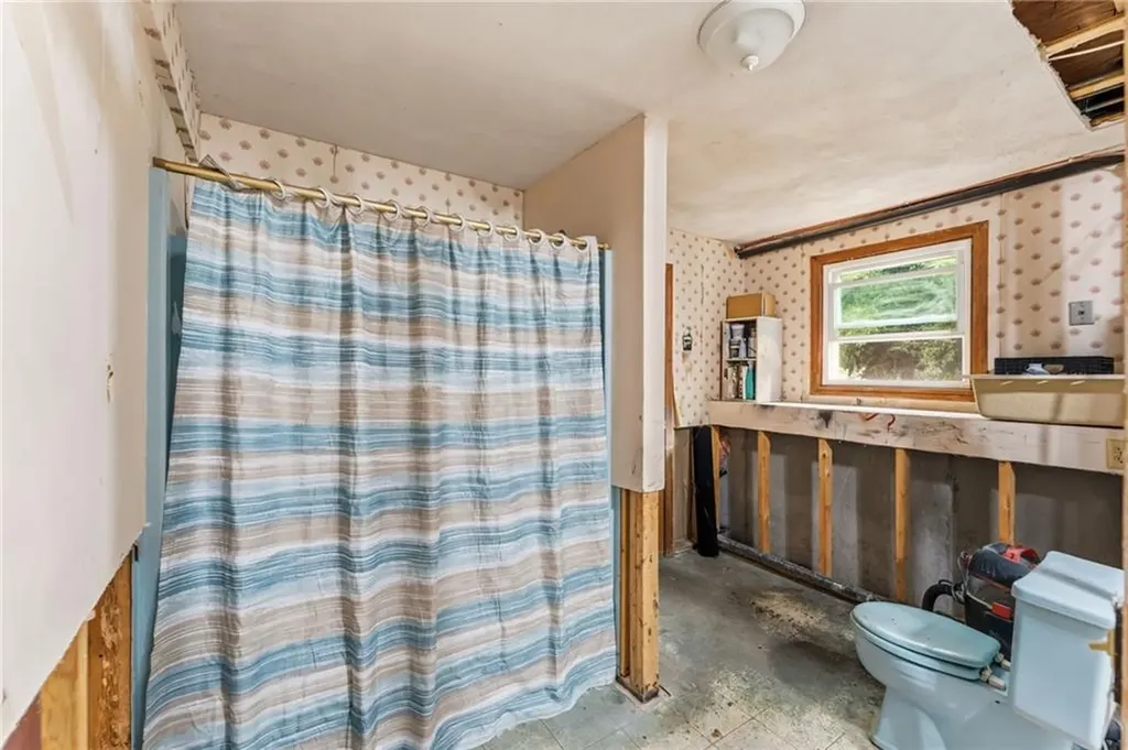 6 Hazelton Road Barrington RI 02806