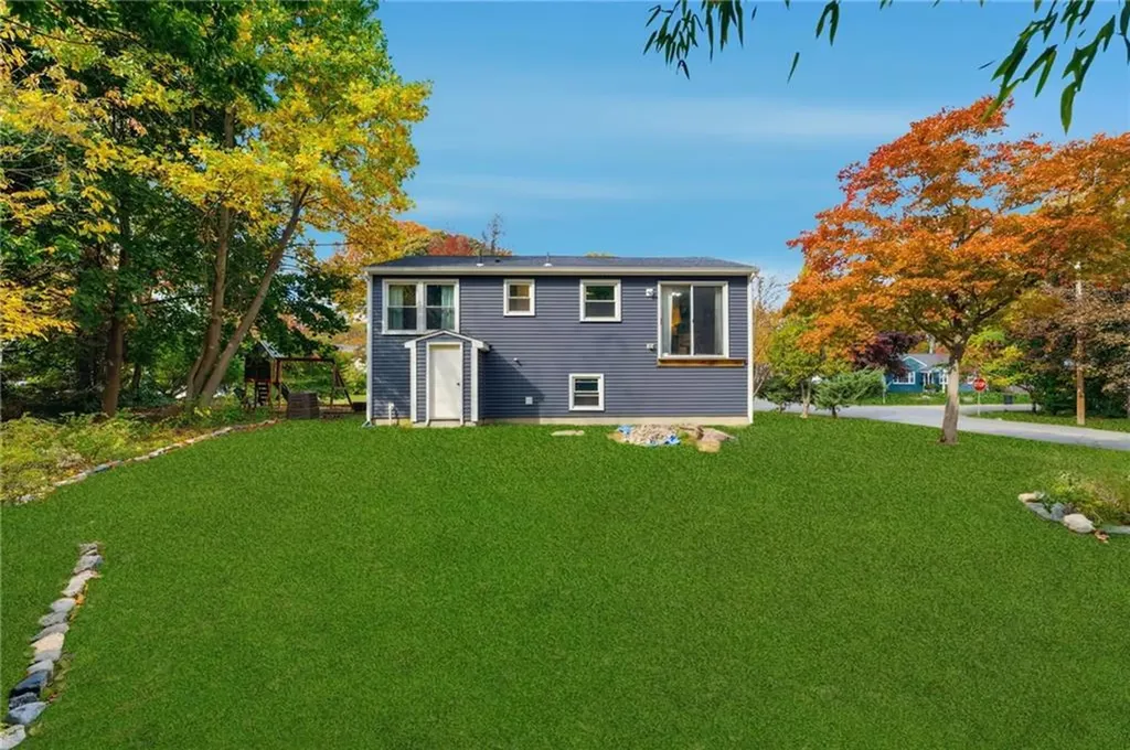 6 Hazelton Road Barrington RI 02806