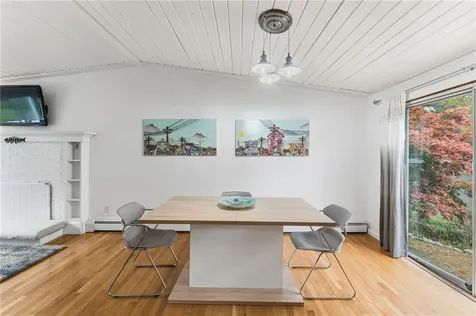 6 Hazelton Road Barrington RI 02806