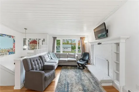 6 Hazelton Road Barrington RI 02806