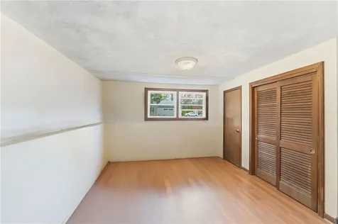 6 Hazelton Road Barrington RI 02806