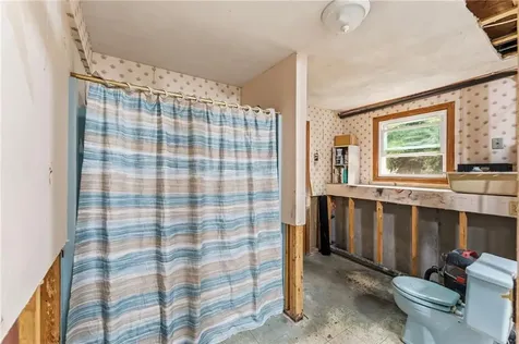 6 Hazelton Road Barrington RI 02806