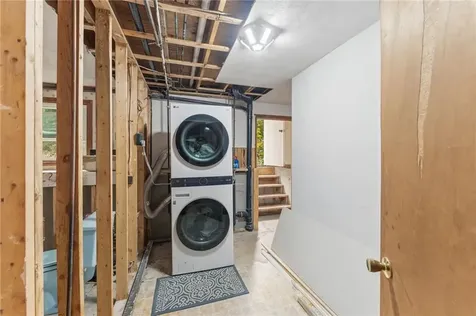 6 Hazelton Road Barrington RI 02806